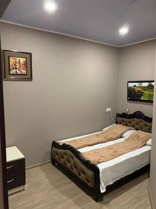 Отель Parallel Кутаиси Двухместный номер с 1 кроватью или 2 отдельными кроватями и собственной ванной комнатой-5